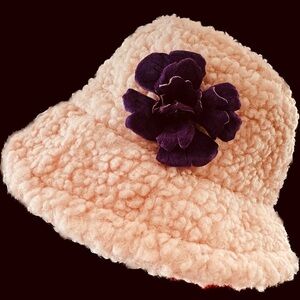 Sherpa hat with leather flower, adjustable!!